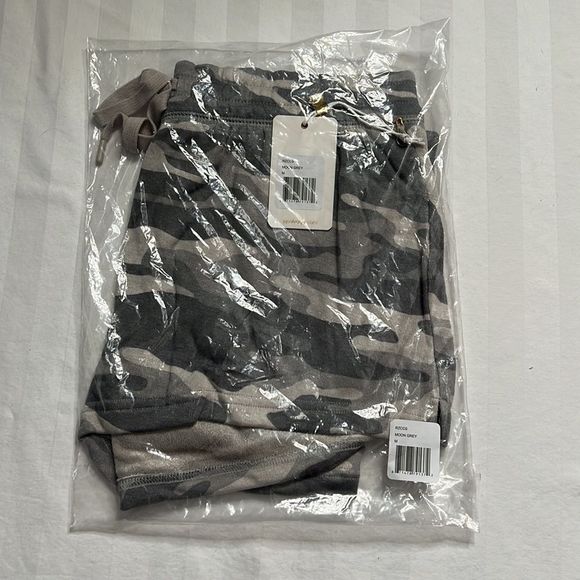 PJ Salvage Lounge/PJ Cool Camo Short in Moon Grey, Size Medium. NWT! - Picture 15 of 16